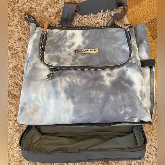 PETUNIA PICKLE BOTTOM BAG!! LIKE NEW - Picture 5 of 6